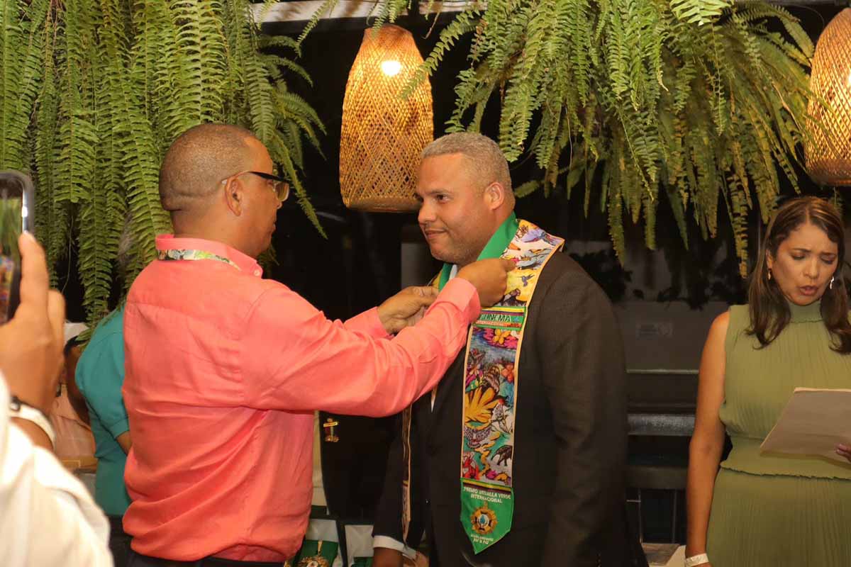 Diputado Willy Sánchez recibe Medalla Verde Internacional y Banda de la Biodiversidad en Colombia