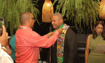 Diputado Willy Sánchez recibe Medalla Verde Internacional y Banda de la Biodiversidad en Colombia