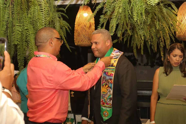 Diputado Willy Sánchez recibe Medalla Verde Internacional y Banda de la Biodiversidad en Colombia