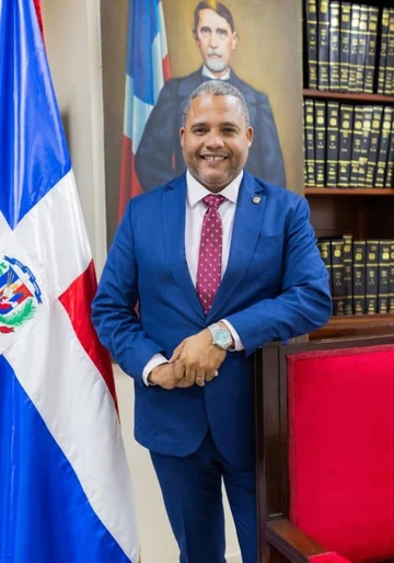 Diputado Willy Sánchez en su despacho legislativo